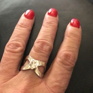 Stunning Sterling Silver Sz. 8 Ring w Heart